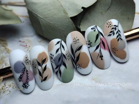 Abstract Art Nail Designs, Nails Hojas, Easy Nail Polish, Leaves Nail Art, Nail Art Wheel, Acrylic Nails Designs, Animal Print Nails Art, Business Nails, Nail Art Designs Images