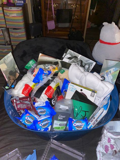 Custom gift basket for boyfriend Color Care, Favorite Snack, Black Love, Couple Pictures, Gift Baskets, Oreo, Gifts, Color