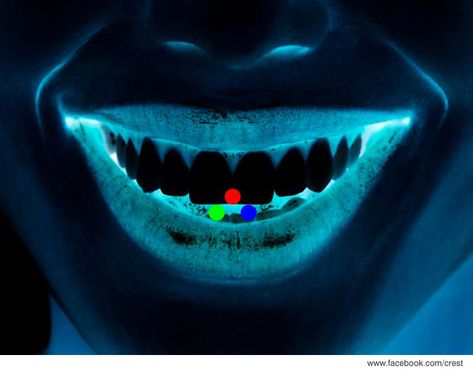 look at the red dot  thean look at the walll Stare At The Red Dot, Optical Illusions Mind Blown, Illusions Mind, Eye Illusions, Black Smile, Eye Tricks, And Then, Tricky Riddles, Cool Illusions