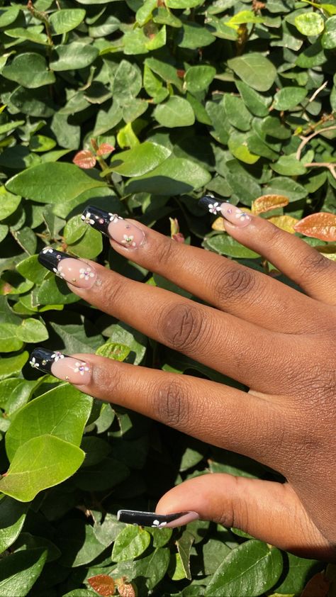 Black Acrylic Nails With Flowers, Flower Nails With Gems, Black Nails With Flower Design, Flower Gem Nails, Rhinestone Flower Nails, Black And White Flower Nails, Black Flower Nails, Black Floral Nails, Nails With White Flowers