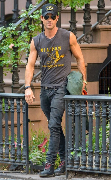 Justin Theroux Style, Rocker Style Men, Men Street Look, Outfit Botas, Celebrity Men, Outfit Hombre, Clothing Reference, Justin Theroux, Guy Style