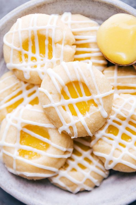 These easy lemon curd cookies have perfectly crisp edges with a soft and tangy center -- a lemon lover's dream treat! Recipe via chelseasmessyapron #simple #shortbreadcrust #recipe #soft #easy #lemon #curd #cookies Lemon Curd Cookies, Curd Cookies, Cookies Thumbprint, Iced Pumpkin Cookies, Chocolate Thumbprint Cookies, Easy Lemon Curd, Crispy Chocolate Chip Cookies, Salted Chocolate Chip Cookies, Chelsea's Messy Apron