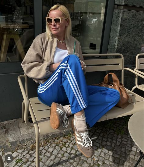 Colorful Adidas Outfit, Adibreak Pants Outfit, Blue Adidas Pants, Adidas Originals Outfit, Fred Perry Jacket, Adidas Pants Outfit, Adidas Firebird, Adidas Outfits, Outfits Leggins