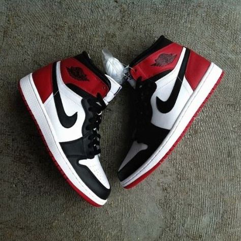 Air Jordan 1 Black Toe, Branded Sneakers, Air Jordan 1 Black, Skor Sneakers Nike, Jordan 1 Black Toe, Zapatillas Nike Jordan, Παπούτσια Nike Free, Buty Jordan, Jordan Swag