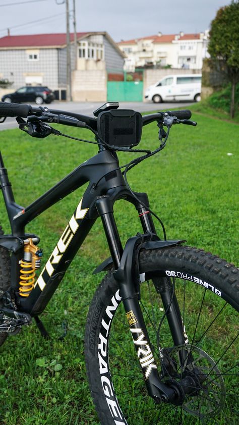 Trek Slash 29 9.8 (2020) - fmateus_09's Bike Check - Vital MTB Cross Country Bike, Fantasy League, Downhill Bike, Full Face Helmets, Bike Trails, Bike Shop, Mountain Bike, Mountain Biking, Painting Frames