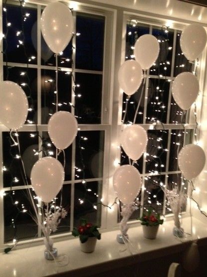 Fantastic Decorations for anything... ballons, Xmas tree lights and a window.. Birthday Window Decorations, Snowball Dance, My Super Sweet 16, Xmas Tree Lights, Fairy Lights Decor, Dance Decorations, Birthday Party At Home, Lights Decor, Festival Inspiration