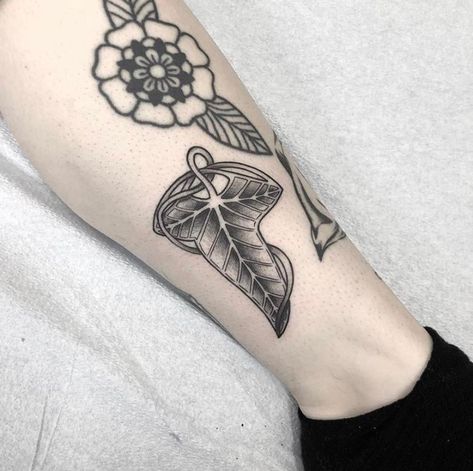 Lotr Tattoo, Hand Poke, Black And Grey Tattoos, Leaf Tattoos, Geometric Tattoo, Black And Grey, Tattoos