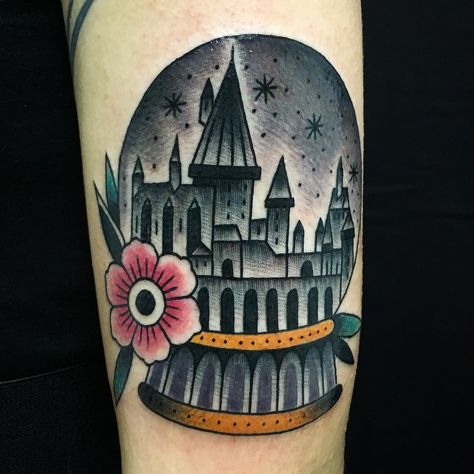 Hogwarts harry potter tattoo 3 Hogwarts Castle Tattoo, Globe Tattoo, Hogwarts Tattoo, Canadian Tattoo, Yellow Rose Tattoos, Globe Tattoos, Badass Girl, Hp Tattoo, Castle Tattoo