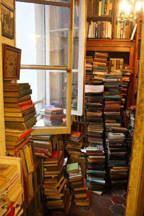 Shakespeare and Company Bookstore, Paris photo via peggy Dream Bookstore, Michel De Montaigne, Shakespeare And Company, Pile Of Books, Book Room, Home Libraries, Paris Photos, Home Library, Book Nooks