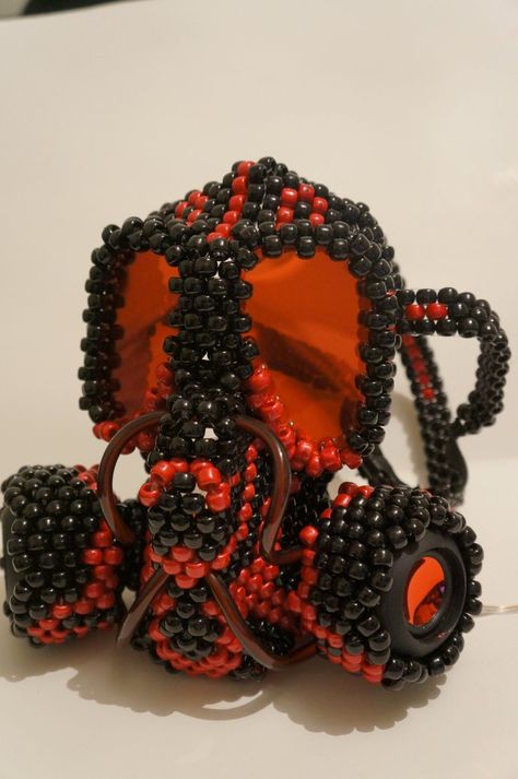 Kandi Gas Mask Tutorial, Kandi Gas Mask, Kandi Goggles, Kandi Accessories, Kandi Mask Patterns, Kandi Inspiration, Kandi Mask, Kandi Cuff Patterns, Kandi Inspo