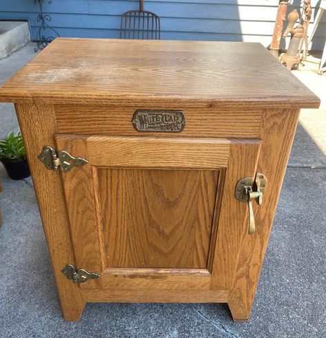 Old Ice Chest Repurposed, Vintage Icebox Wooden, Old Ice Box Repurpose, End Table Upcycle Ideas, Vintage Ice Box Repurposed, White Clad Ice Box Makeover, Antique Ice Box Repurposed, Tv Cabinet Redo, Painted Ice Chest