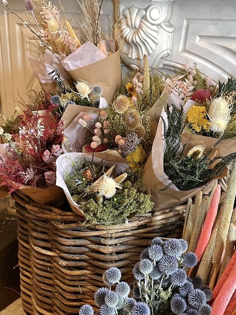 Dried Bouquet Display, Flower Arrangement Workshop, Egg Carton Art, Petite Bouquet, Flower Boquet, Flower Truck, Flower Box Gift, Flower Cart, Flower Business