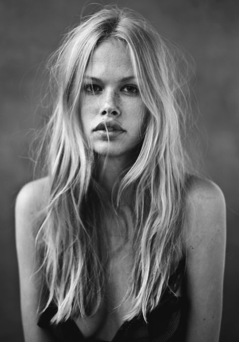 backspaceforward:  Emma Stern Nielsen @ Silent Models by Van... Textured Messy Hair, Messy Haircut Long Hair, Long Blonde Hair Middle Part, Long Layered Textured Hair, Messy Hair Look Women, Messy Long Haircut, Long Messy Layers, Messy Layers Long Hair, Messy Cute Hair