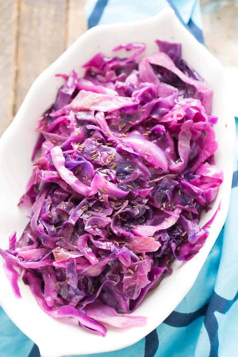 This tangy sweet red caggabe is a family favorite! It pairs well with anything! Cassoulet Recipe Easy, Red Cabbage Slaw Recipes, Blueberry Coffee Cake Recipe, Cabbage Slaw Recipes, Red Cabbage Recipes, Braised Red Cabbage, Quick Pickled, Pickled Cabbage, Vegetable Side Dishes Recipes