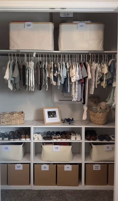 Infant Closet Organization, Infant Closet, Boys Closet, Baby Room Organization, Nursery Room Design, Baby Closet, Room Closet, Baby Hacks, Room Organization