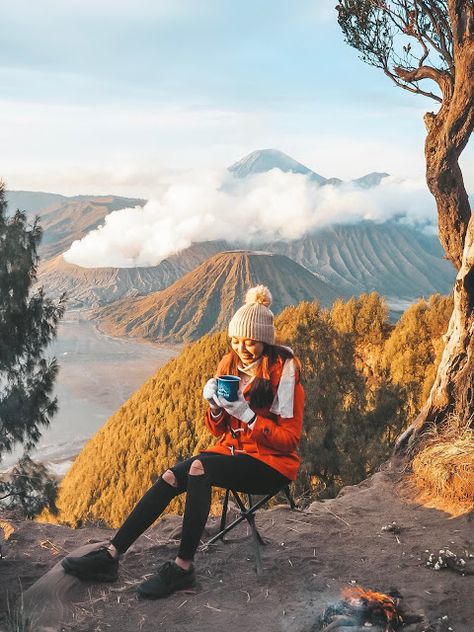 Outfit Bromo Mountain, Ootd Bromo Mountain, Bromo Mountain, Pose Ootd, Mt Bromo, Spot Foto, Mount Bromo, Travel Ootd, Sunrise Colors