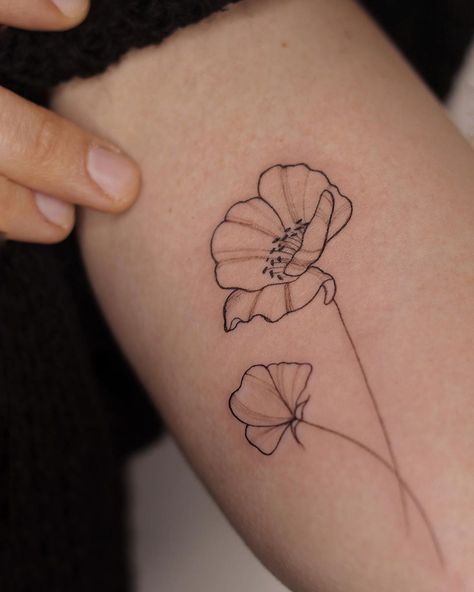 Two Poppies Tattoo, Poppy Head Tattoo, Poppy Tattoo Small, Chest Tattoo Female Upper, Chest Tattoo Drawings, Motherhood Tattoos, Fineline Tattoos, Poppy Flower Tattoo, Wreath Tattoo