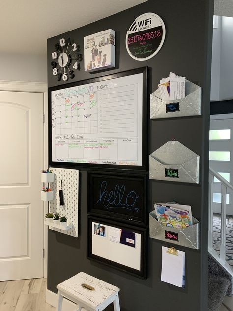 Office Organization Wall Ideas, Family Command Centre Ideas, White Board Ideas Organizations Kitchen, Calendar Station Home, Family Hub Wall, Wall Organizer Ideas Office, Organization Board Ideas, Home Office Ideas Organization, Mom Command Center Wall