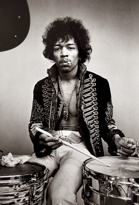 vintage everyday: Interesting Portraits of Rock 'n' Roll Musicians Smoking Arte Jazz, Jim Marshall, Monterey Pop Festival, Playing Drums, Jimi Hendrix Experience, The Drums, Musica Rock, Rock N’roll, Robert Plant