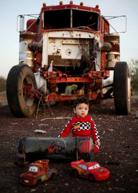 Mcqueen Photoshoot, Lighting Mcqueen Photoshoot, Lightning Mcqueen Photoshoot, Pixar Cars Photoshoot, Cars Theme Photoshoot, Monster Jam Photo Shoot, Mother Son Photos, Disney Cars Birthday, Car Birthday Theme