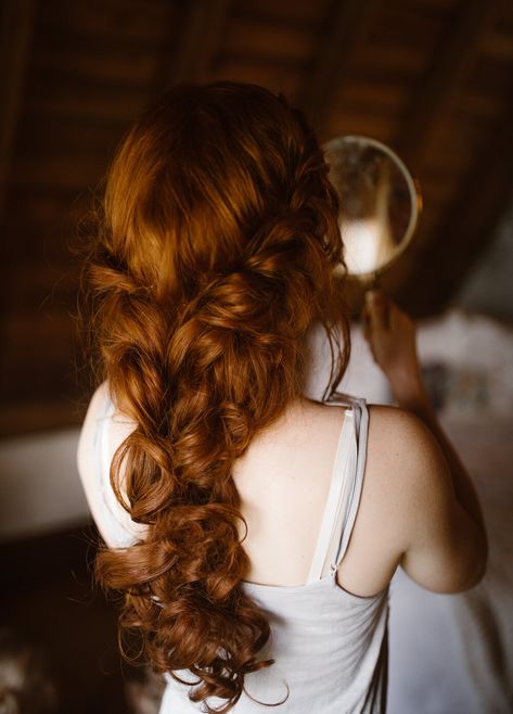 Celtic Wedding Braids, Loose Braid With Flowers, Curly Hair Loose Braid, Down Braid Wedding Hair, Wedding Braid Flowers, Curly Wedding Braid, Wedding Long Braid, Long Red Hair Wedding, Lotr Wedding Hair