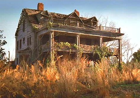 A decade ago, Noah (Ryan Gosling) won Allie (Rachel McAdams) back by remodeling a historic home in the sob-rom The Notebook. The Notebook House, Notebook House, Home Makeovers, Blue Shutters, Old Abandoned Houses, In The Middle Of Nowhere, Abandoned House, Middle Of Nowhere, Abandoned Mansions