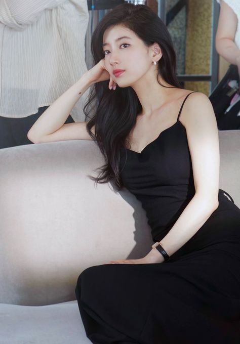 Suzy Dress, Blonde And Brunette Best Friends, Female Celebrity Crush, Miss A Suzy, Gwangju, Bae Suzy, Korean Actresses, Korean Celebrities, Korean Actress