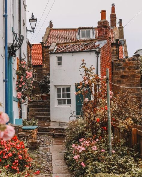 Andy on Instagram: "Even on day’s when it’s pouring with rain the village of Robin Hood’s Bay is still a joy to walk around 🏘🌊🌧☔️ #robinhoodsbay #northyorkshire #hellofrom #villagelife #cottagecoreaesthetic #cottagestyle #cottagecore #fairytail #englishcountryside #visitengland #photosofbritain #visitbritain #uk #england #lovegreatbritain #photosofengland #instabritain #scenicbritain #igersengland #englishlife #englishvillage #countryliving #britishsnaps #ig_england #ig_captures #postcardplac Robin Hood Bay England, Landscape Building, Robin Hoods, Robin Hoods Bay, Moving To England, Places In England, Cute Little Houses, Travel Girl, Visiting England