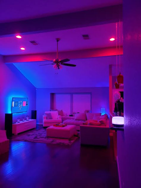 Chill Led Bedroom, Living Room Designs With Led Lights, Chill House Aesthetic, Chill Living Room Vibes, Led Lights Living Room Apartment, Led Living Room Ideas, Chill Living Room, Trippy Apartment, Chill Apartment Vibes