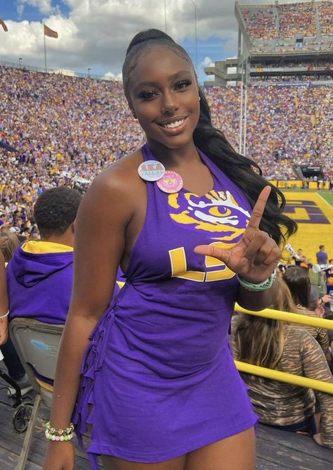 Lsu Game Day Outfit Black Women, Hbcu Football Game Outfits, Rep Outfits, Gameday Outfit Lsu, Bond With Friends, Hbcu Football, College Homecoming, Hbcu Homecoming, Outfit Ideas For College