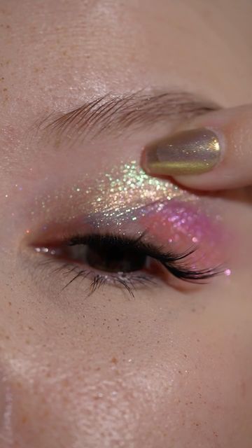 Jarmila Houstova on Instagram: "@dedesignature Sweet Aesthetics Rainbow Shimmer* (affiliate code: MILLY10) *PR #dedesignature #indiemakeup #makeupvideo #makeupvideos #makeupreel #makeupreels #viralmakeup" Iridescent Eye Makeup, Iridescent Eyeshadow, Iridescent Makeup, Pisces Rising, Shimmer Makeup, Indie Makeup, Career Ideas, Junior Prom, Make Up Inspo