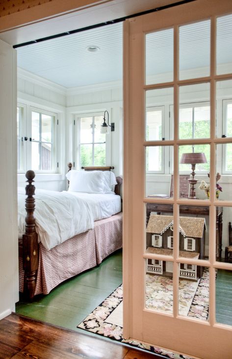 Farmhouse Sleeping Porch Enclosed Patio Ideas Sunroom, Sunroom Bedroom, Farmhouse Bedroom Set, Historical Concepts, Cheap Bedroom, Sleeping Porch, Blue Ceilings, Enclosed Patio, Painted Floor