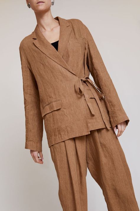 Mijeong Park Linen Blazer with Side Tie in Dark Beige Linen Pantsuit, Mijeong Park, Kimono Blazer, Linen Suits Women, Blazer Linen, Modele Hijab, Smart Casual Women, Henrik Vibskov, Lauren Manoogian