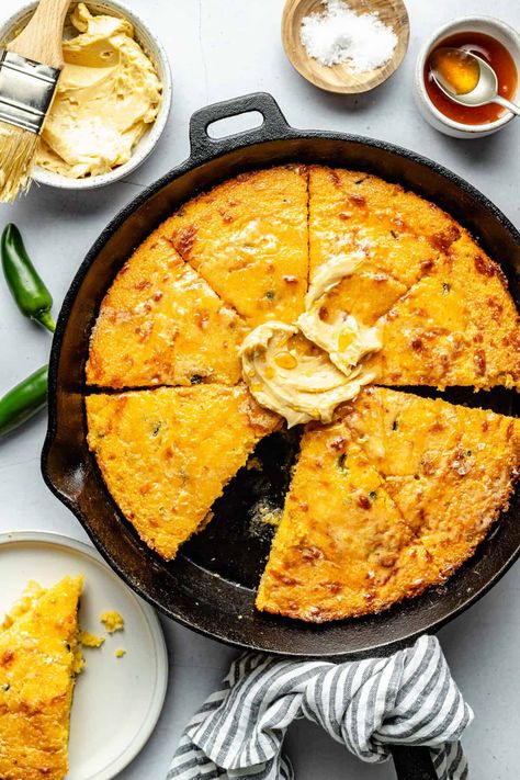 Skillet Jalapeno Cornbread, Cheddar Jalapeño Cornbread, Jalapeño Honey Cornbread, Hot Honey Dessert, Cornbread Breakfast Ideas, Hot Honey Cornbread, Honey Jalapeno Cornbread, Jalapeno Butter, Brown Butter Cornbread