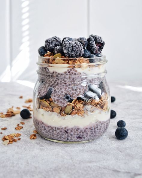 Breakfast Quinoa | Allergen-Friendly Vegan Recipes | POPSUGAR Fitness Photo 5 Healthy Recipes Breakfast, Blueberry Chia Pudding, Overnight Oats With Yogurt, Breakfast Quinoa, Breakfast Photo, Healthy Supper Recipes, Chia Pudding Recipes, Healthy Breakfast Recipes Easy, Healthy Supper