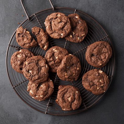 Hot Chocolate Cookies Hot Chocolate Cookies Recipe, Wauwatosa Wisconsin, Marshmallow Bits, Rolo Cookies, Christmas Videos, Dinner Christmas, Hot Chocolate Cookies, Spritz Cookies, Baking Cocoa