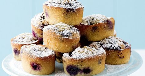 These cute and tasty friands are perfect for Christmas morning. Blueberry Friands, Friands Recipe, British Recipes, Tea Cakes Recipes, Christmas Feast, Tea Bread, 50th Cake, Small Cakes, Mini Tortillas