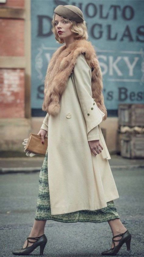 Peaky Blinders Fashion Women, Peaky Blinders Fashion, Peaky Blinders Dress, Peaky Blinders Costume, 1920s Fashion Women, Period Piece, Parisienne Chic, Paris Vintage, 20s Fashion