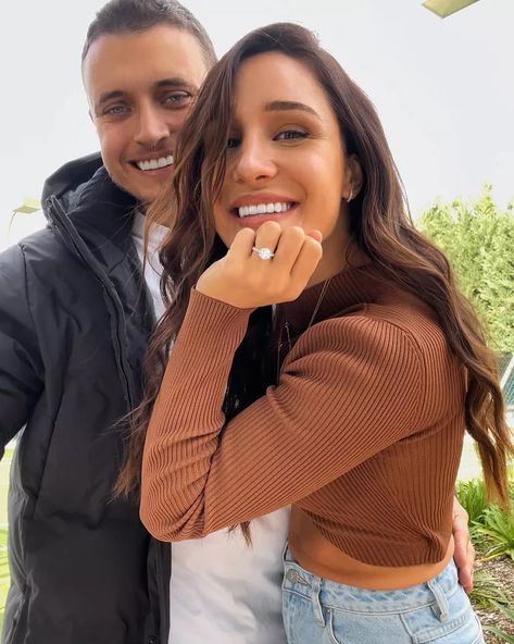 Kayla Itsines Is Engaged to Boyfriend Jae Woodroffe Fitness Influencer, Katherine Heigl, Kayla Itsines, Sweet Kisses, Hairstyle Inspiration, Body Training, Fitness Experts, Fitness Instagram, Instagram Followers