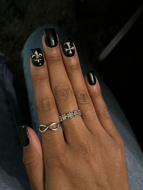 All Black Nails With Charms, Short Black Nails With Charms, Plain Nails With Charms, Short Black Nails With Design, Short Nails Black Design, Short Black Square Nails, Black Nails With Charms, Black Junk Nails, Short Black Acrylic Nails