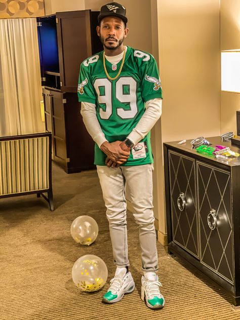 Nfl Jersey Outfit Fashion Men, Football Jersey Outfit Mens, Nfl Drip, Throwback Jerseys, Jersey Outfits, Drip Clothing, Champagne Papi, Boosie Badazz, Jersey Fits