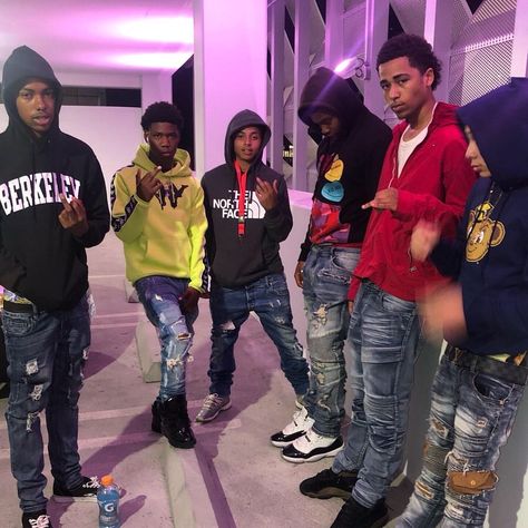 Gang Drip, Black Friends, Hip Hop Playlist, Friends Goals, Gang Culture, Sagging Pants, My Hood, Gang Gang, Bad Kids