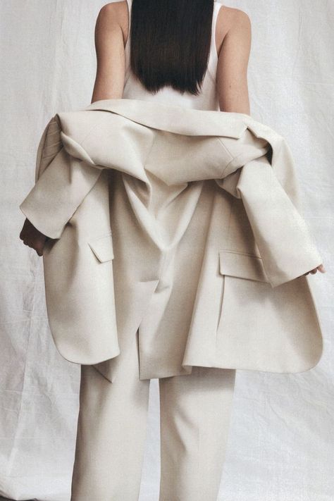 Tailored Structured Blazer, Luxury Tailoring Blazer In Linen Fabric, Tailored Wool Structured Blazer, Blazer Editorial Shoot, Ecommerce Shoot, Jacquemus Suit Woman, Ecommerce Photography, Fashion Ecommerce, Tailored Suit