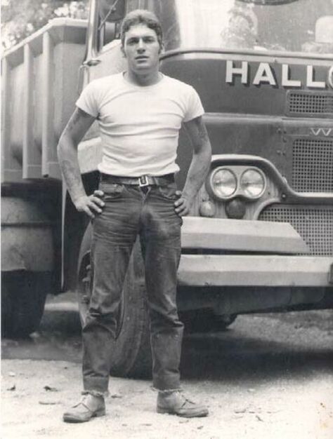 keep on truckin' Men Tumblr, Handsome Older Men, Vintage Muscle, Country Men, Men's Muscle, Vintage Portraits, Guy Pictures, Vintage Men, Mens Jeans