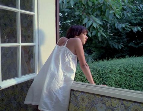 Pauline at the Beach (Eric Rohmer, 1983) French New Wave, Night Film, French Films, European Summer, 인물 사진, Film Aesthetic, Film Stills, Cinematography, Film Photography