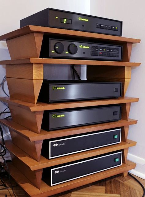 22 DIY Audio Rack Projects And Ideas That Will Inspire You To Make The Best Diy Sound System, Hifi Room, Hifi Stand, Hifi Furniture, Audio Stand, Diy Rack, Stereo Equipment, Stereo Console, Media Room Design