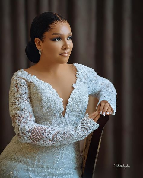 Bring Alluring Charm To Your White Wedding With This Inspo Nigerian White Wedding, Classy Style Outfits, Wedding Dresses For Women, Civil Wedding Dresses, Nigerian Weddings, Bridal Hair Inspiration, Wedding Design Decoration, Bella Naija Weddings, Wedding Gowns Vintage