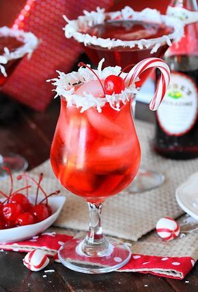 Holiday Mocktail, Xmas Drinks, Christmas Drinks Alcohol, Christmas Punch Recipes, Christmas Punch, Christmas Brunch, Christmas Party Food, Christmas Cocktails, Christmas Snacks