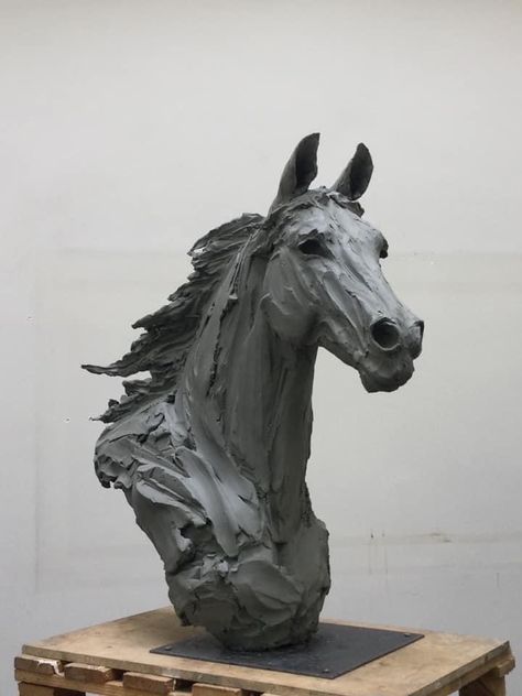 Horse Head Sculpture Clay, Horse Clay Art, Ceramic Horse Sculpture, Horse Sculpture Clay, Sculpting Animals, Horse Pottery, Clay Horse, Horse Bust, Horse Ceramic