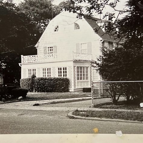 In 1975, a 4,000-square-foot house with a finished basement in a peaceful New York suburb, on a quarter-acre lot boasting a heated pool and its own boat dock, went on the market for $100,000.  A... Amityville Horror House, Dutch Colonial House, The Amityville Horror, Amityville Horror, Real Horror, Blockbuster Film, Origin Story, Dutch Colonial, Horror House